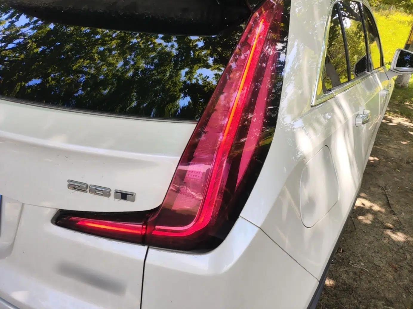 Cadillac XT4 2018 28T Two-Wheel Drive Leading Version — миниатюра 14