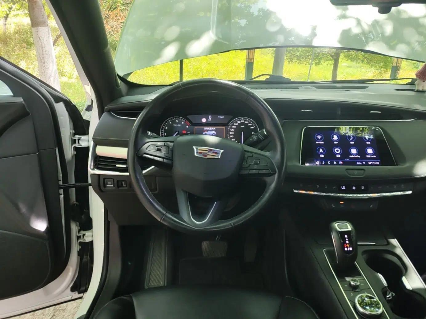 Cadillac XT4 2018 28T Two-Wheel Drive Leading Version — миниатюра 18