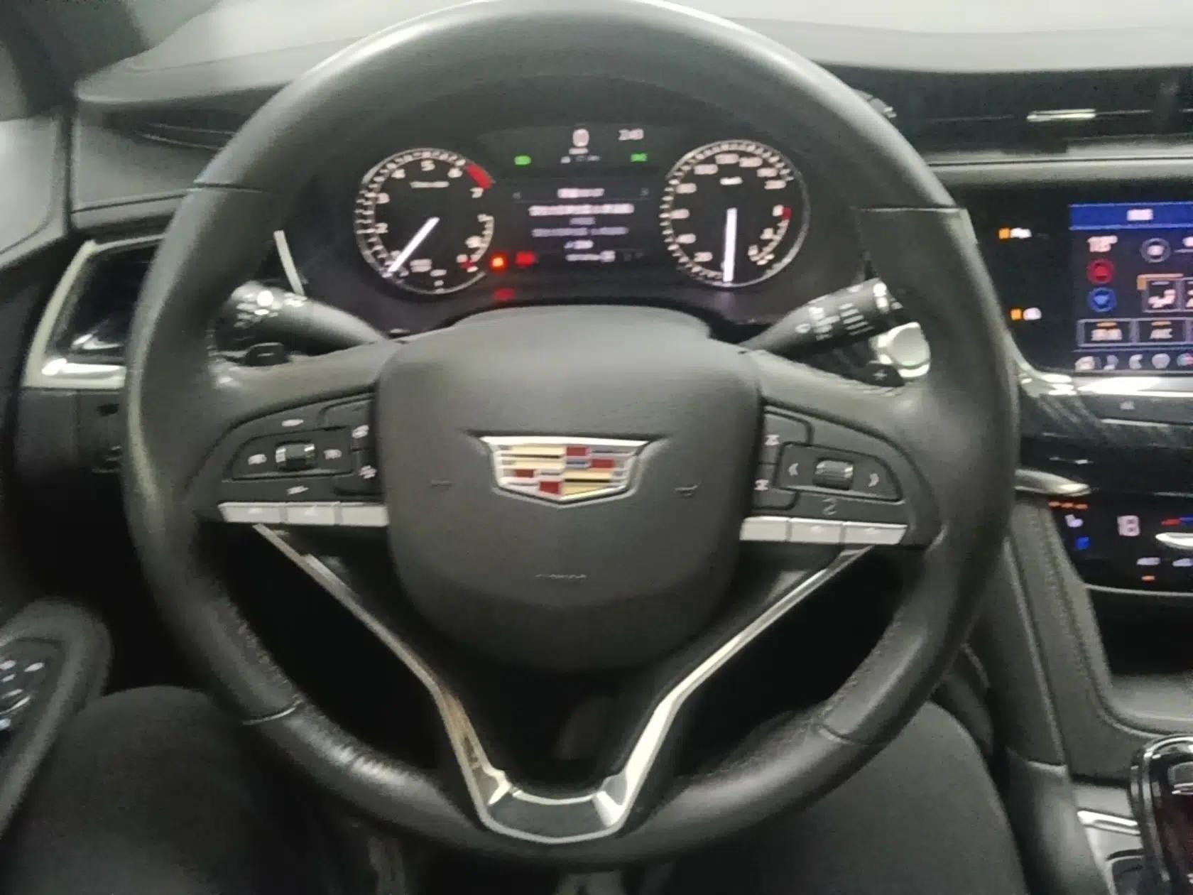 Cadillac XT6 2022 2.0T Six-Seater Four-Wheel Drive Luxury 120th Anniversary Limited Edition — миниатюра 13