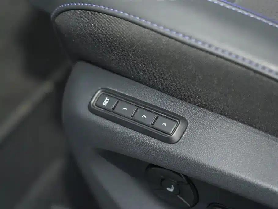 2025 Teramont Pro 450TSI 4WD Summit Edition — миниатюра 14