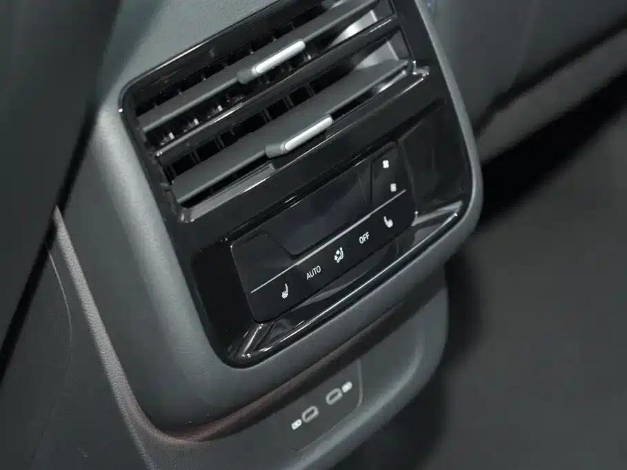 2025 Teramont Pro 450TSI 4WD Summit Edition — миниатюра 16