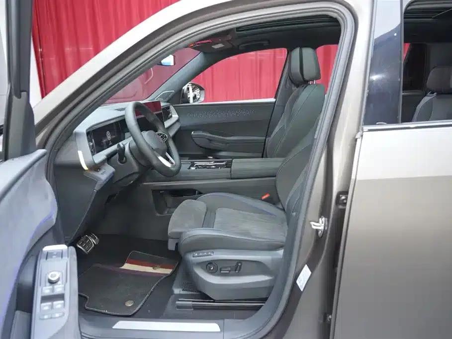 2025 Teramont Pro 450TSI 4WD Summit Edition — миниатюра 18