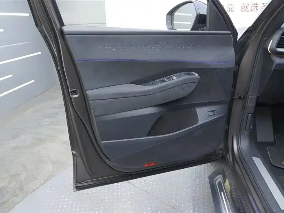2025 Teramont Pro 450TSI 4WD Summit Edition — миниатюра 21