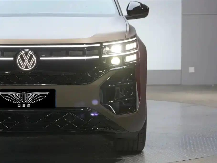2025 Teramont Pro 450TSI 4WD Summit Edition — миниатюра 4