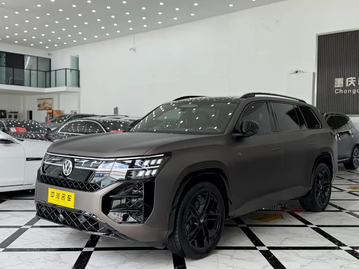 2025 Teramont Pro 450TSI 4WD Summit Edition — миниатюра 2
