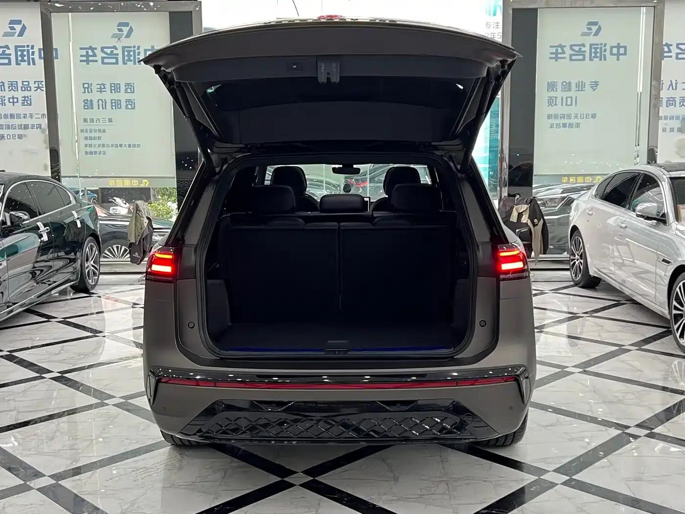 2025 Teramont Pro 450TSI 4WD Summit Edition — миниатюра 14