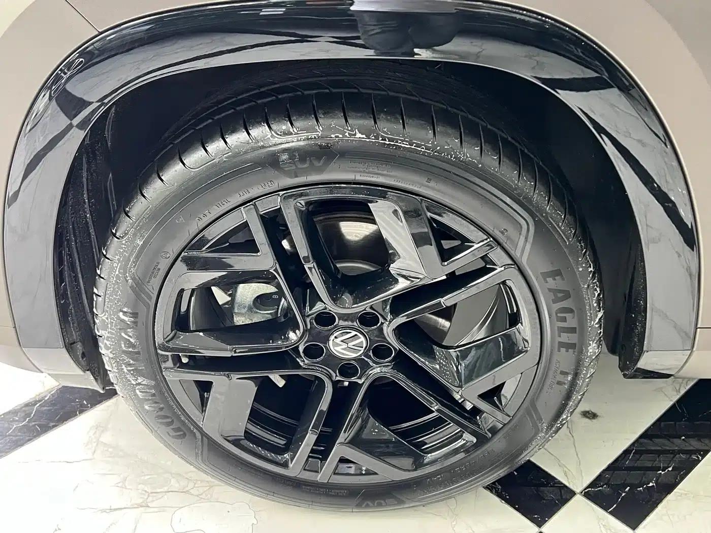 2025 Teramont Pro 450TSI 4WD Summit Edition — миниатюра 17