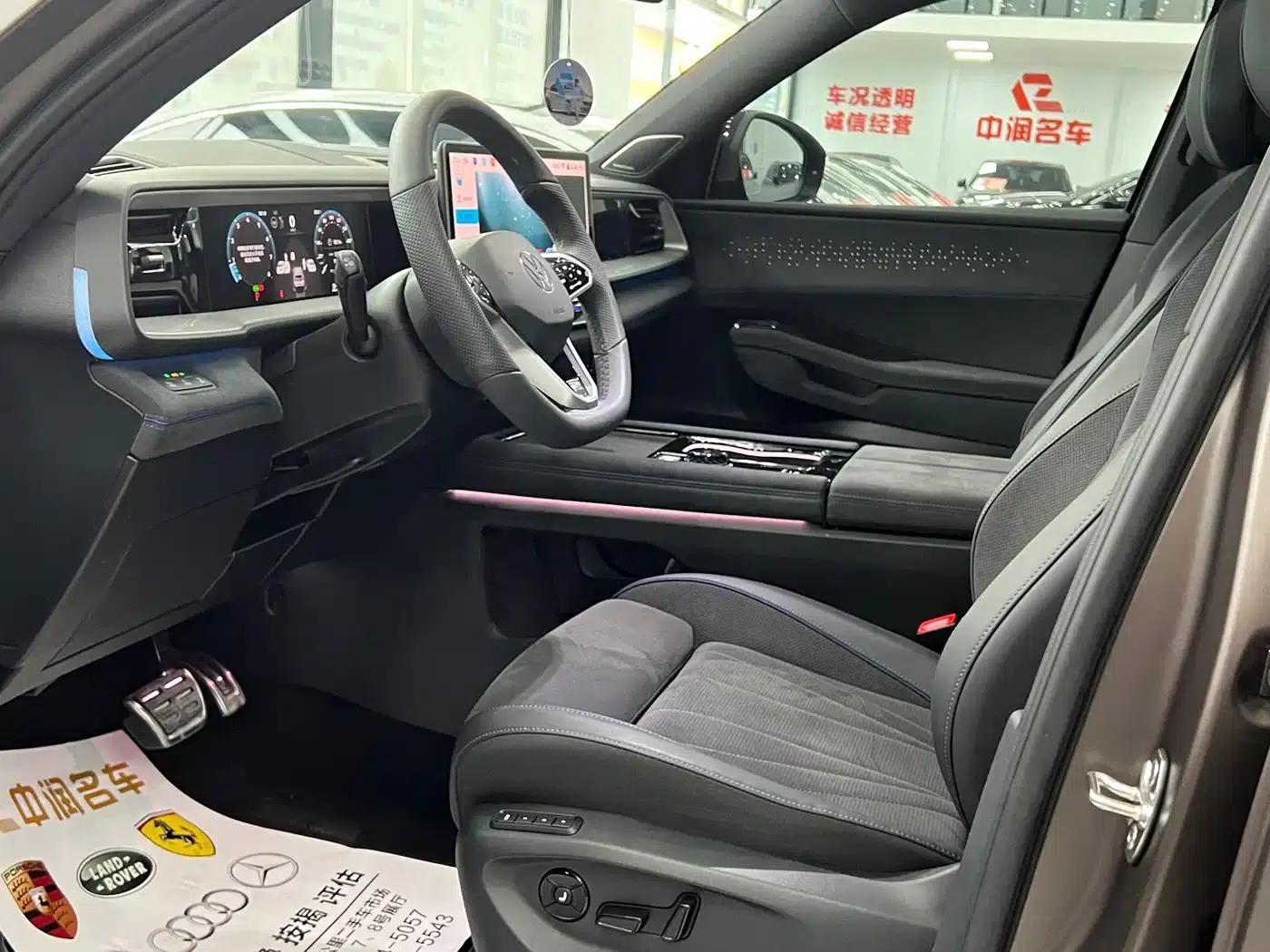 2025 Teramont Pro 450TSI 4WD Summit Edition — миниатюра 3