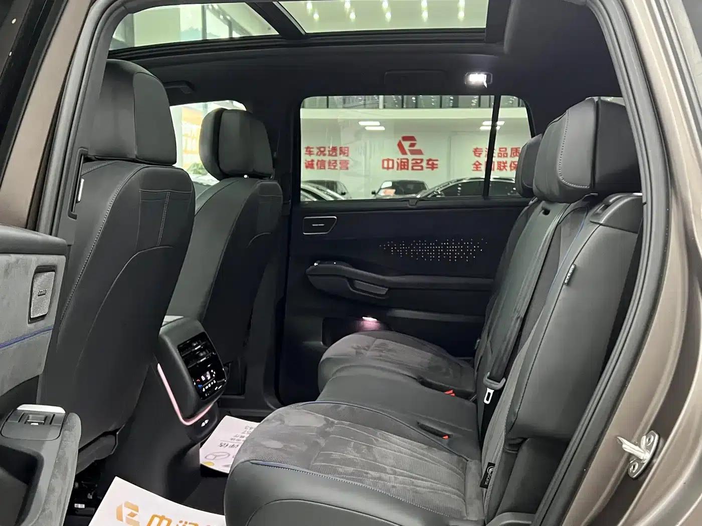 2025 Teramont Pro 450TSI 4WD Summit Edition — миниатюра 6