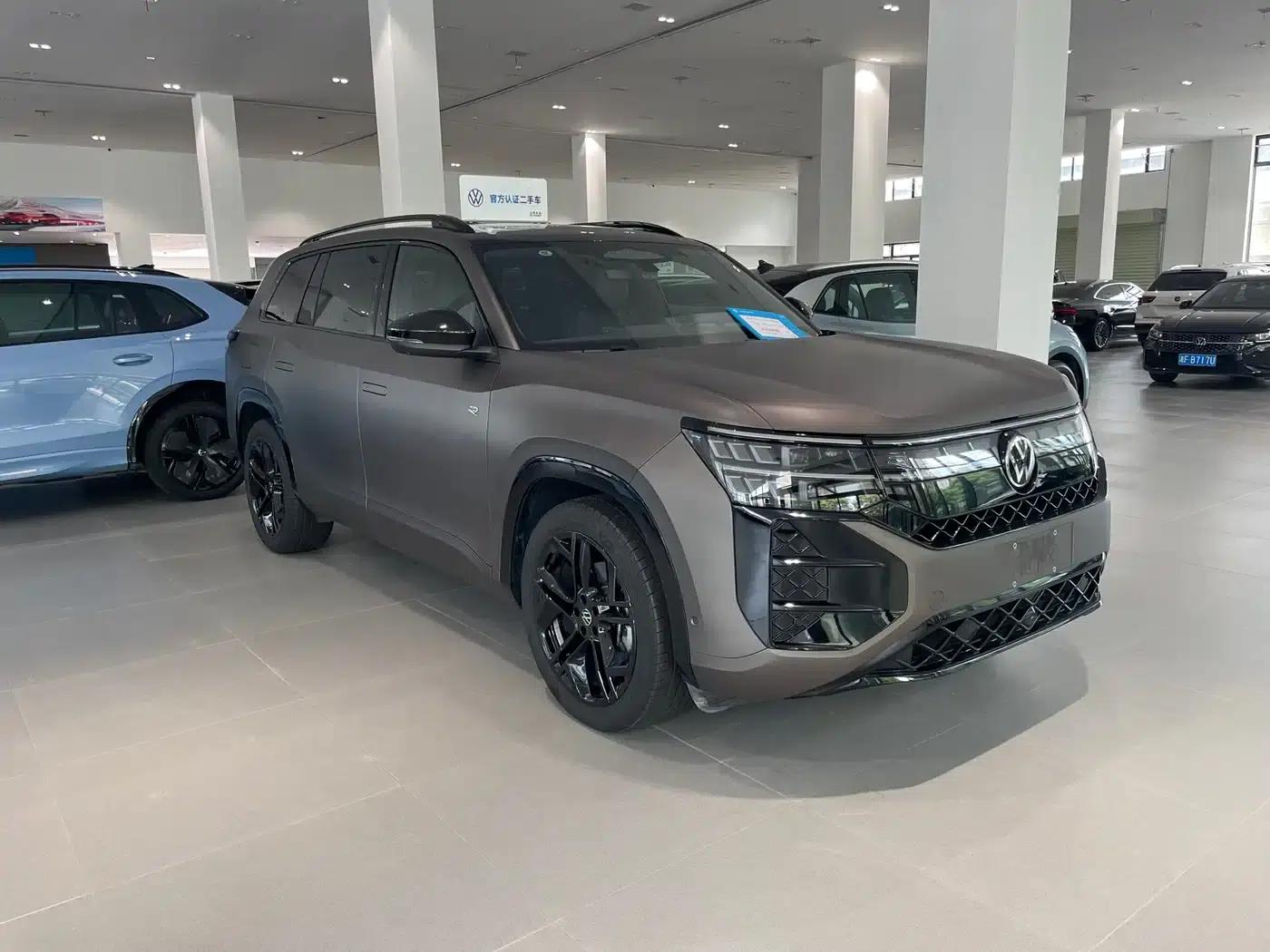 2025 Teramont Pro 450TSI 4WD Summit Edition — миниатюра 3