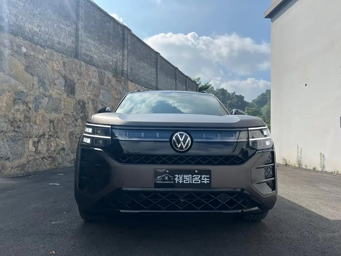 2025 Teramont Pro 450TSI 4WD Summit Edition — миниатюра 2
