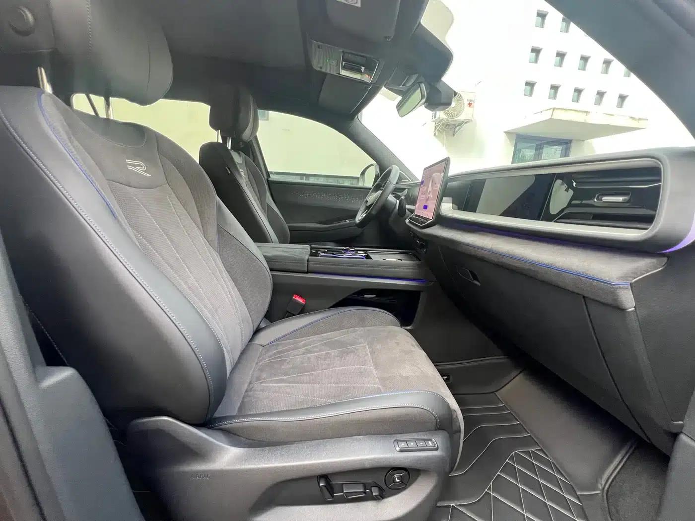 2025 Teramont Pro 450TSI 4WD Summit Edition — миниатюра 4