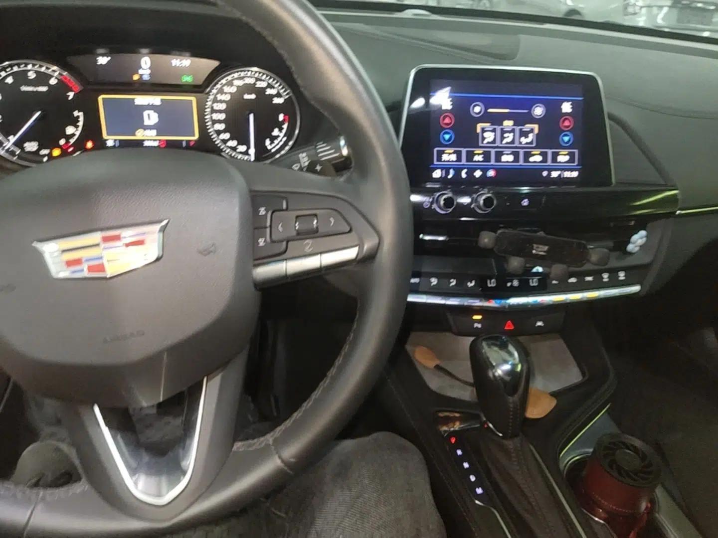 Cadillac CT4 2023 25T Luxury Model — миниатюра 12