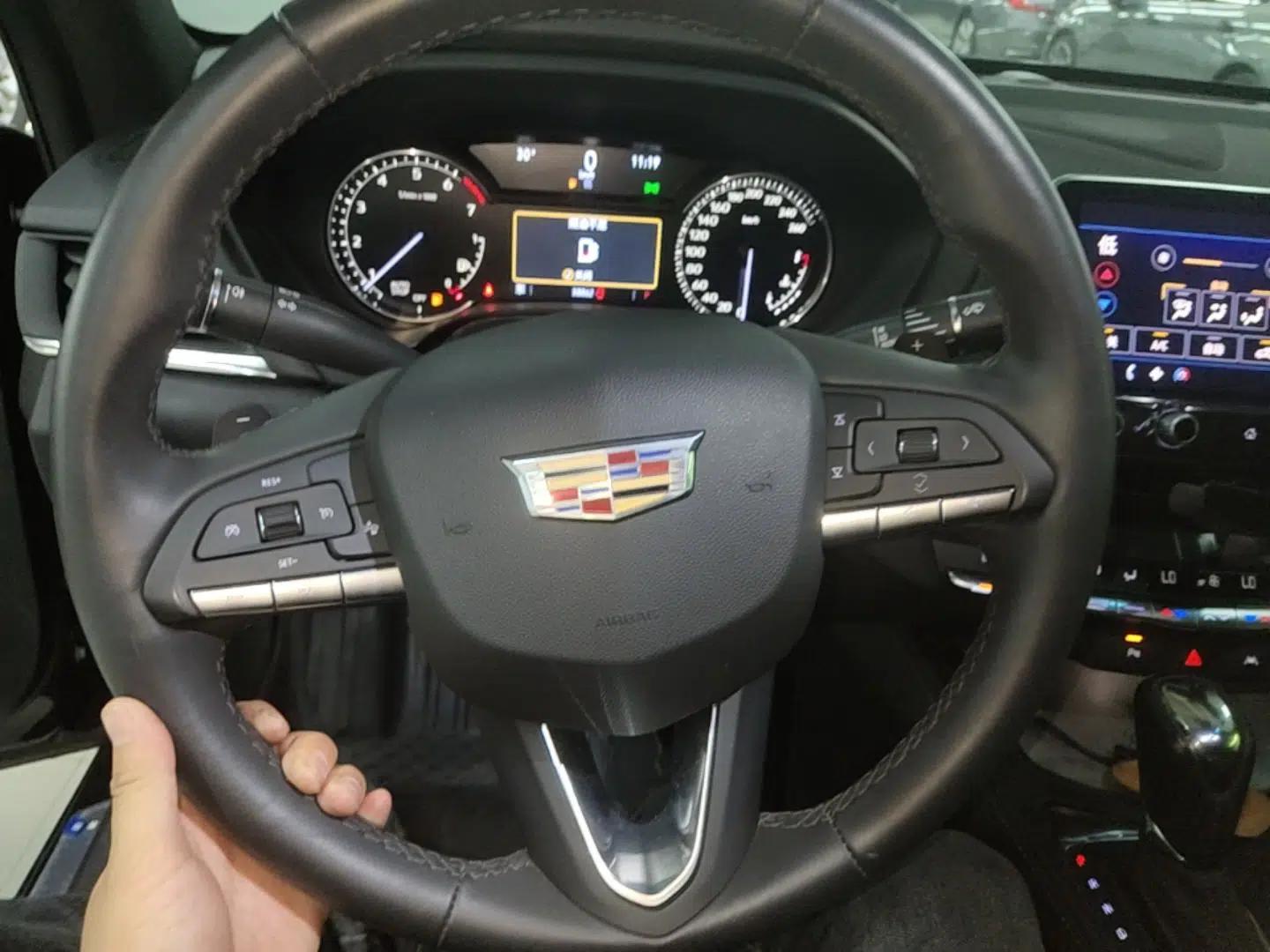 Cadillac CT4 2023 25T Luxury Model — миниатюра 13