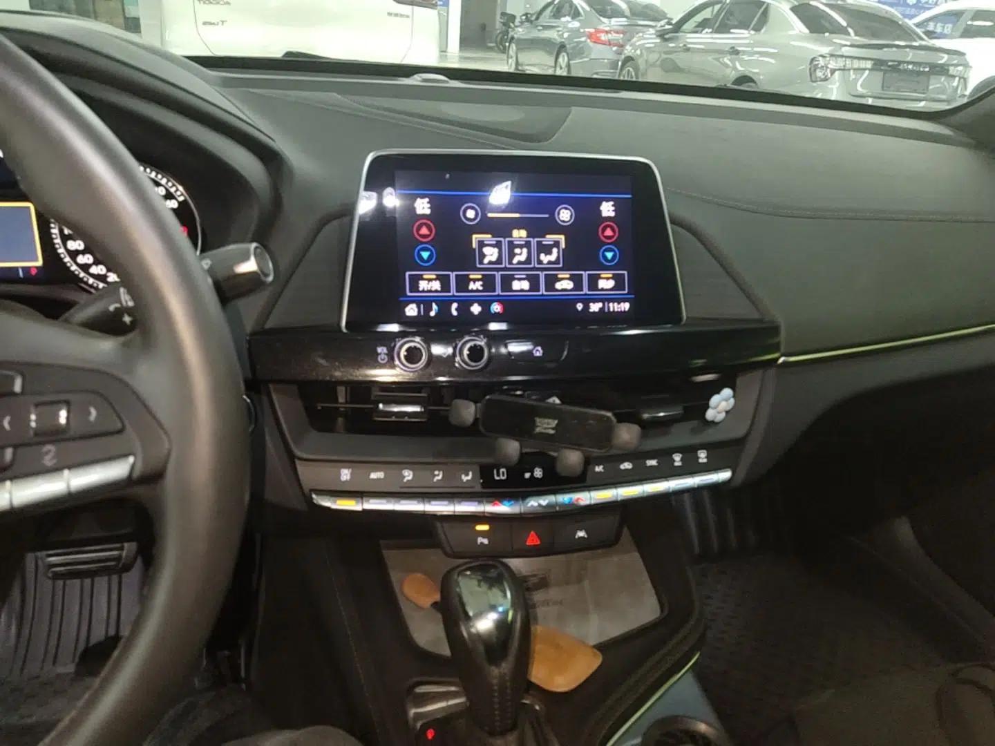 Cadillac CT4 2023 25T Luxury Model — миниатюра 15