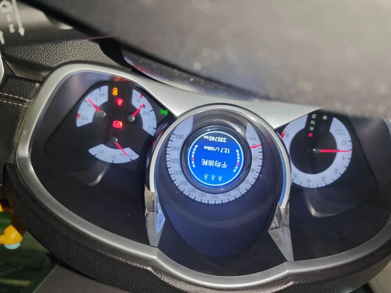 Cadillac SRX 2012 3.0L Flagship Version — миниатюра 12