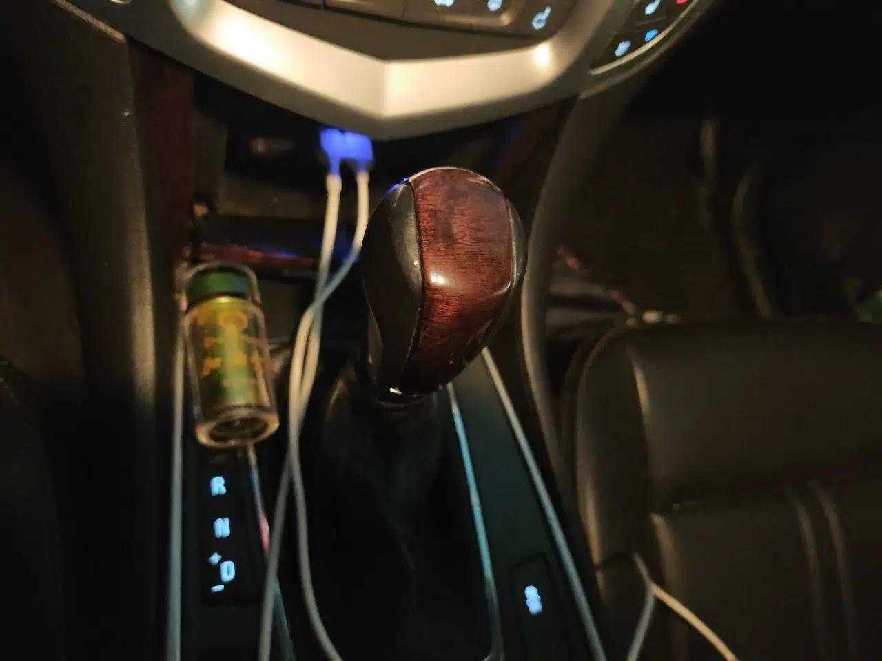 Cadillac SRX 2012 3.0L Flagship Version — миниатюра 14