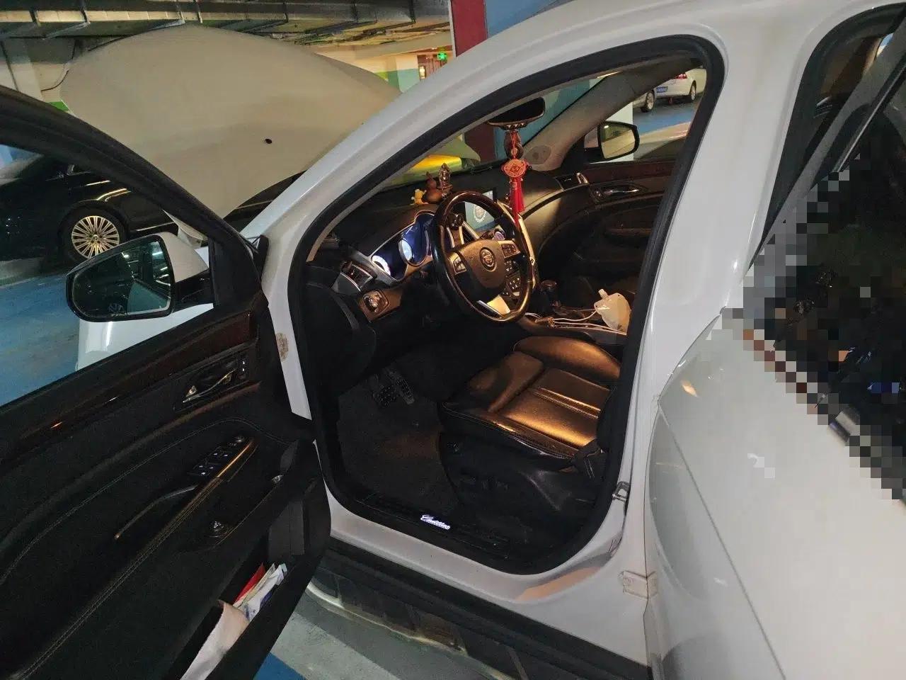 Cadillac SRX 2012 3.0L Flagship Version — миниатюра 16