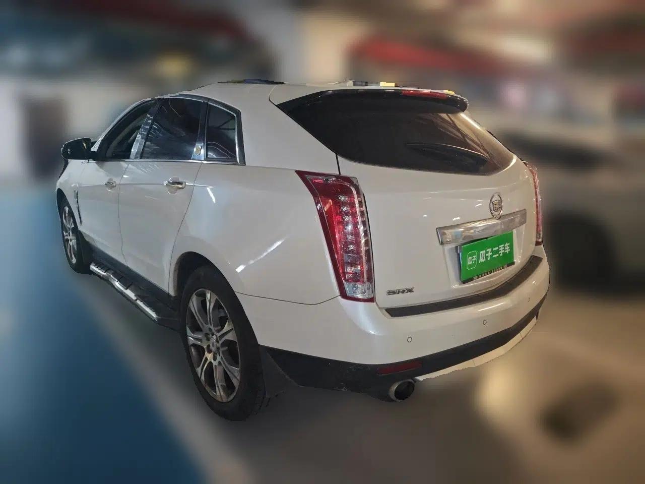 Cadillac SRX 2012 3.0L Flagship Version — миниатюра 4