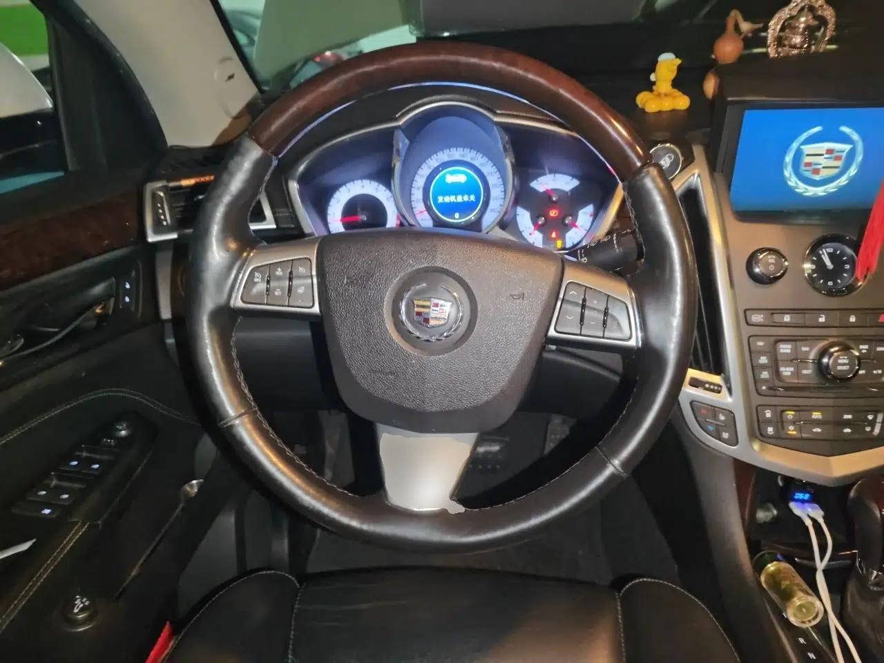 Cadillac SRX 2012 3.0L Flagship Version — миниатюра 10