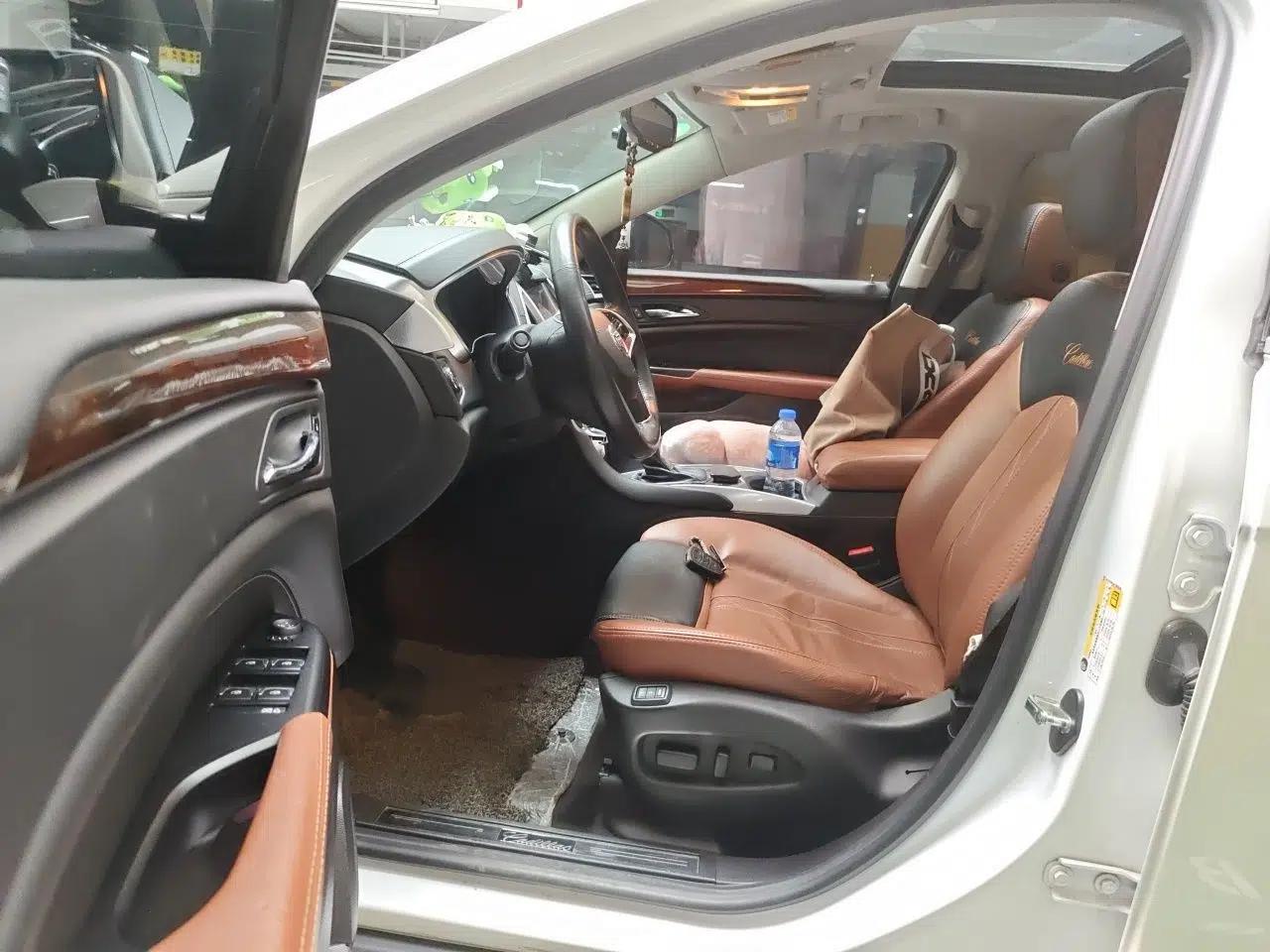 Cadillac SRX 2015 3.0L Elite Model — миниатюра 16