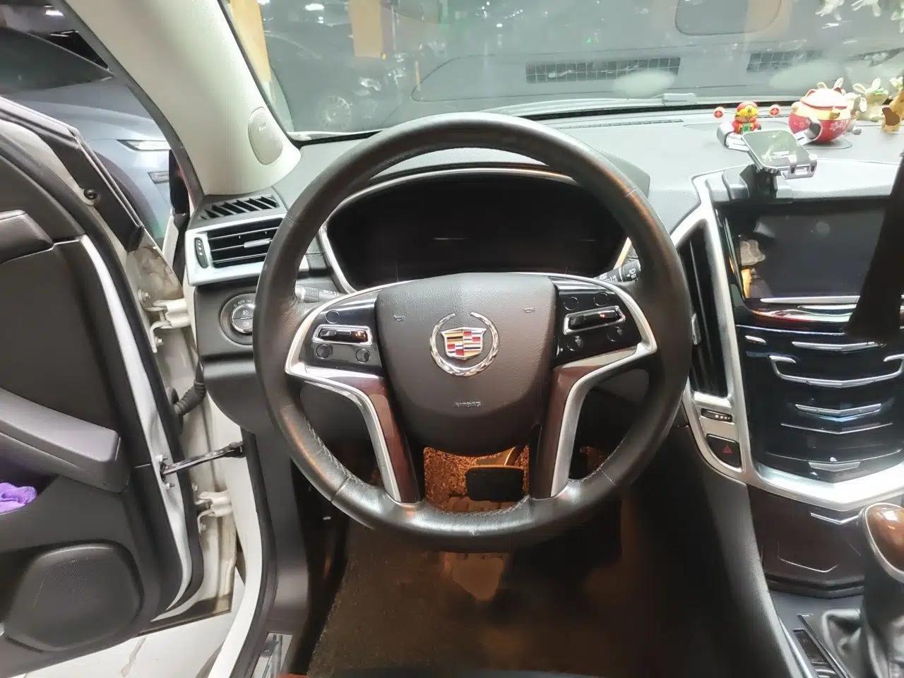 Cadillac SRX 2015 3.0L Elite Model — миниатюра 10