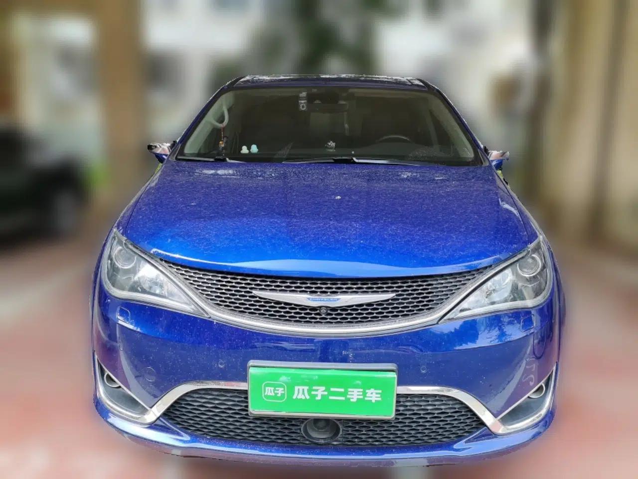 Chrysler Grand Voyager 2017 3.6L Premium Edition — миниатюра 2