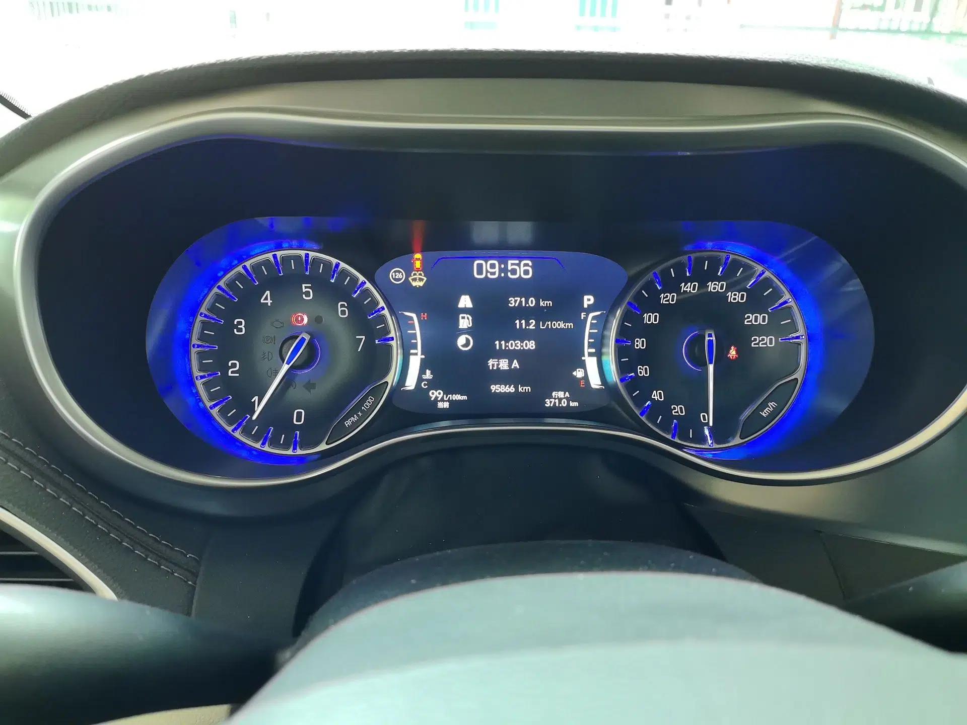 Chrysler Grand Voyager 2017 3.6L Premium Edition — миниатюра 11