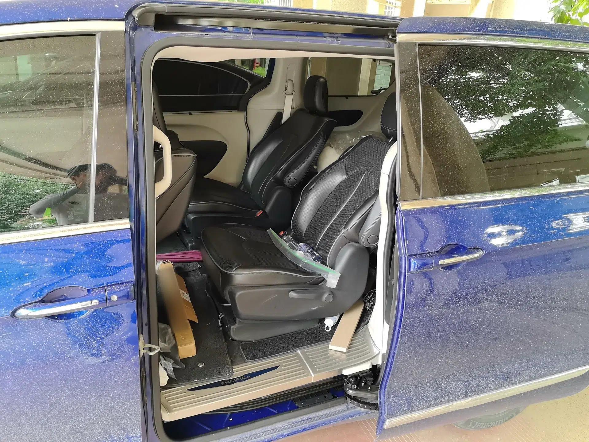 Chrysler Grand Voyager 2017 3.6L Premium Edition — миниатюра 17