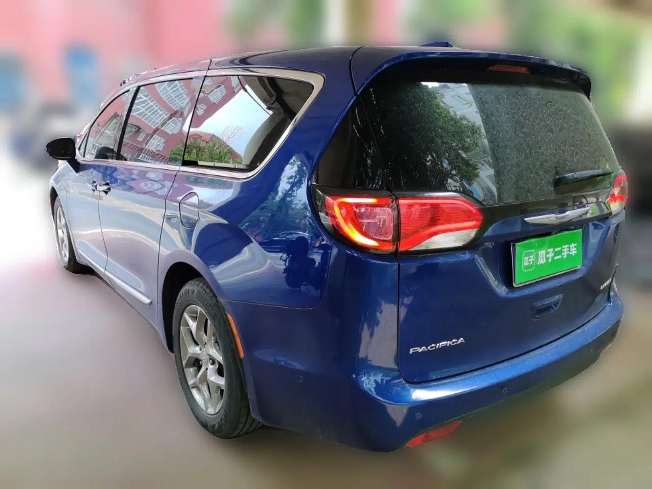 Chrysler Grand Voyager 2017 3.6L Premium Edition — миниатюра 4