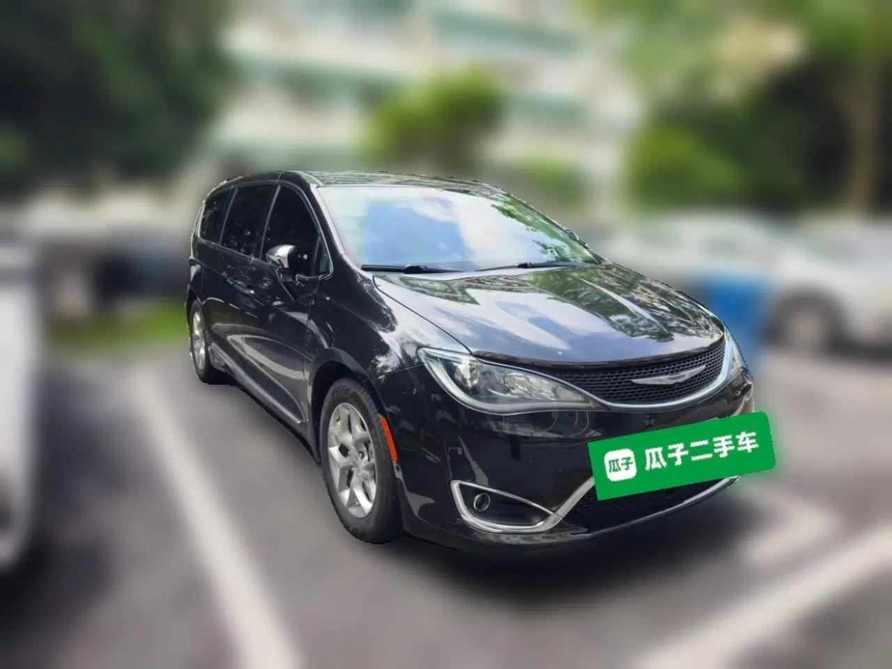 Chrysler Grand Voyager 2017 3.6L Premium Edition — миниатюра 3