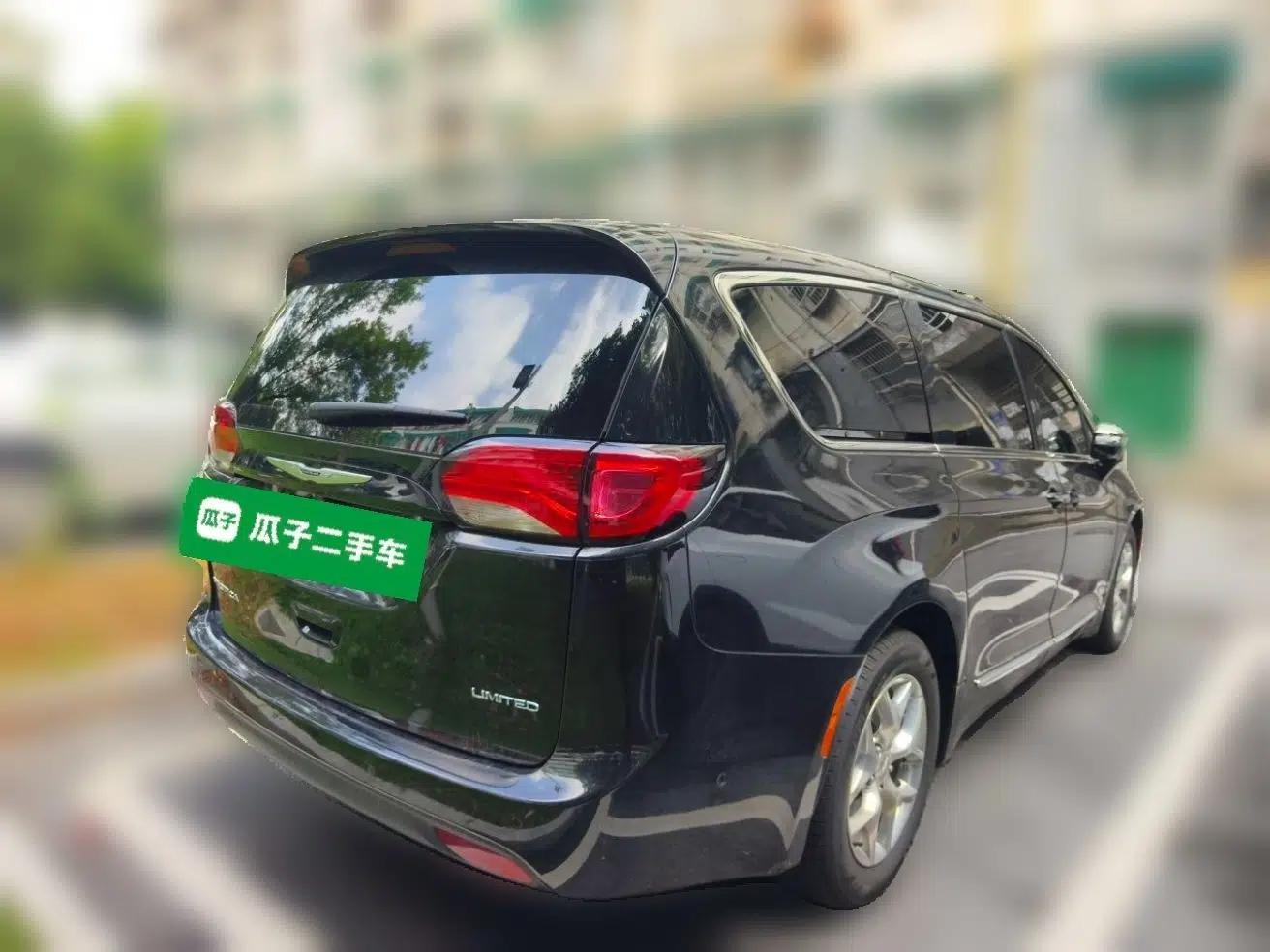 Chrysler Grand Voyager 2017 3.6L Premium Edition — миниатюра 6