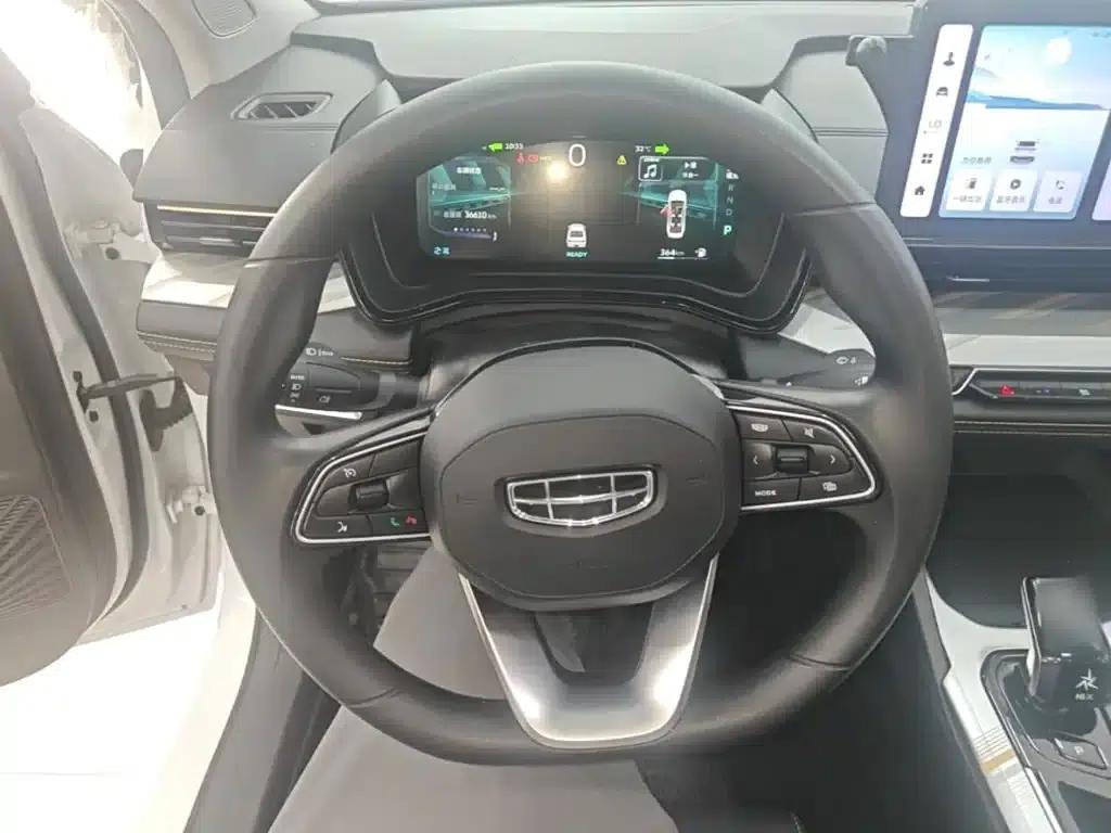 Geely Emgrand L HiP 2024 Dragon Edition 1.5TD-DHT Pro 100KM Superior Model — миниатюра 11