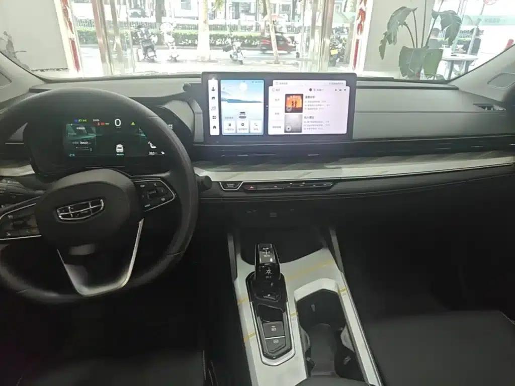 Geely Emgrand L HiP 2024 Dragon Edition 1.5TD-DHT Pro 100KM Superior Model — миниатюра 13