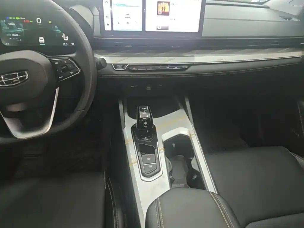 Geely Emgrand L HiP 2024 Dragon Edition 1.5TD-DHT Pro 100KM Superior Model — миниатюра 14