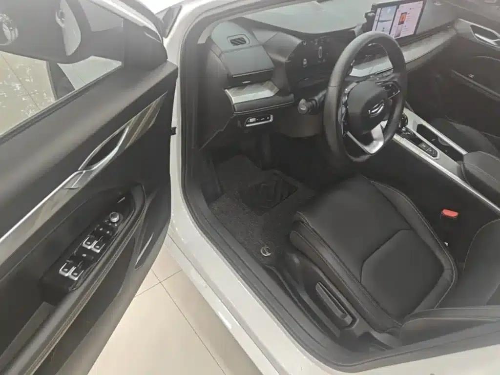 Geely Emgrand L HiP 2024 Dragon Edition 1.5TD-DHT Pro 100KM Superior Model — миниатюра 16
