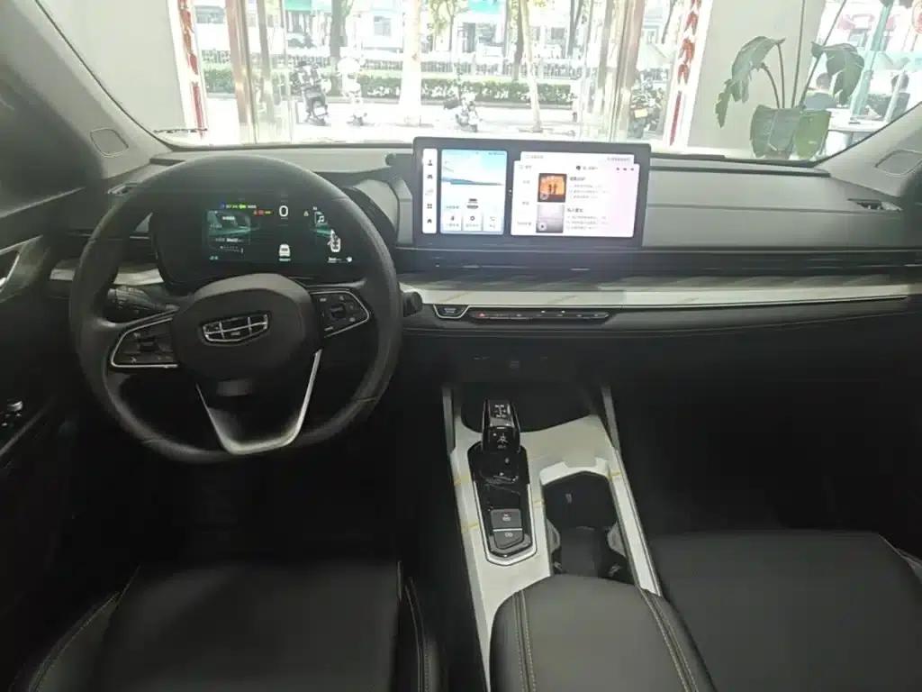 Geely Emgrand L HiP 2024 Dragon Edition 1.5TD-DHT Pro 100KM Superior Model — миниатюра 10