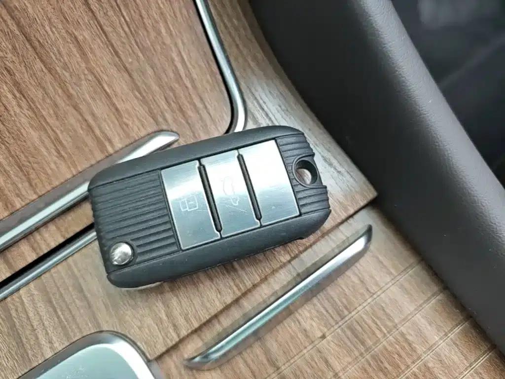 Roewe RX8 2018 30T Intelligent Internet Two-Wheel Drive Supreme Edition — миниатюра 9