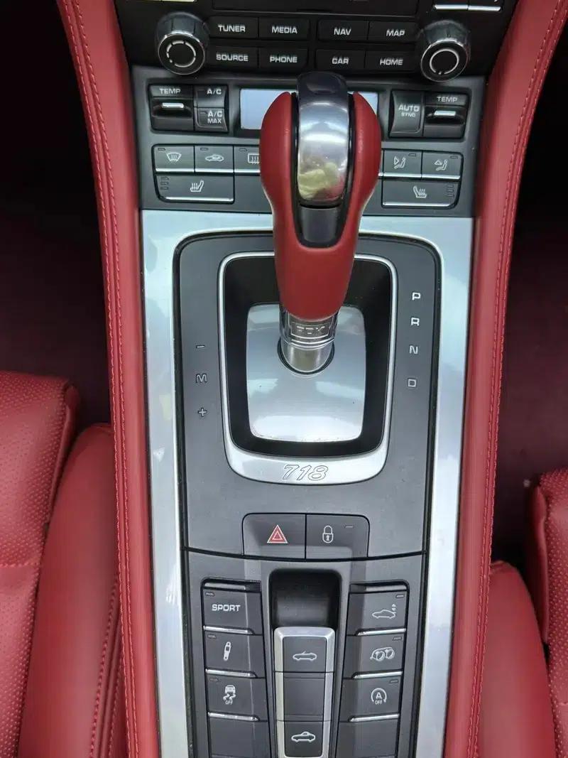 2018 Porsche 718 Boxster 2.0T — миниатюра 13