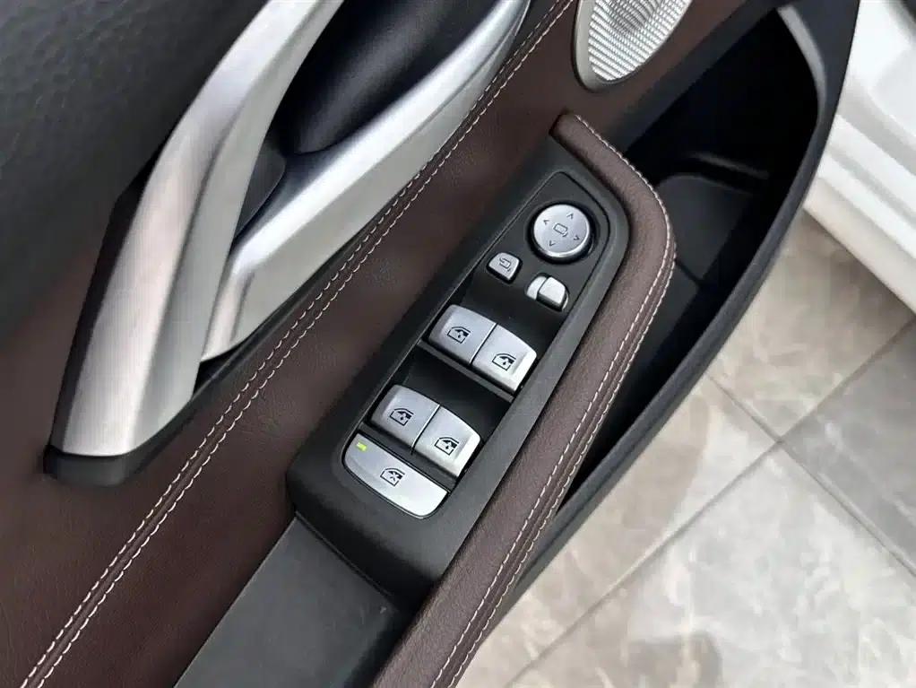 2021 BMW 1 Series 120i M Sport Shadow Edition — миниатюра 15