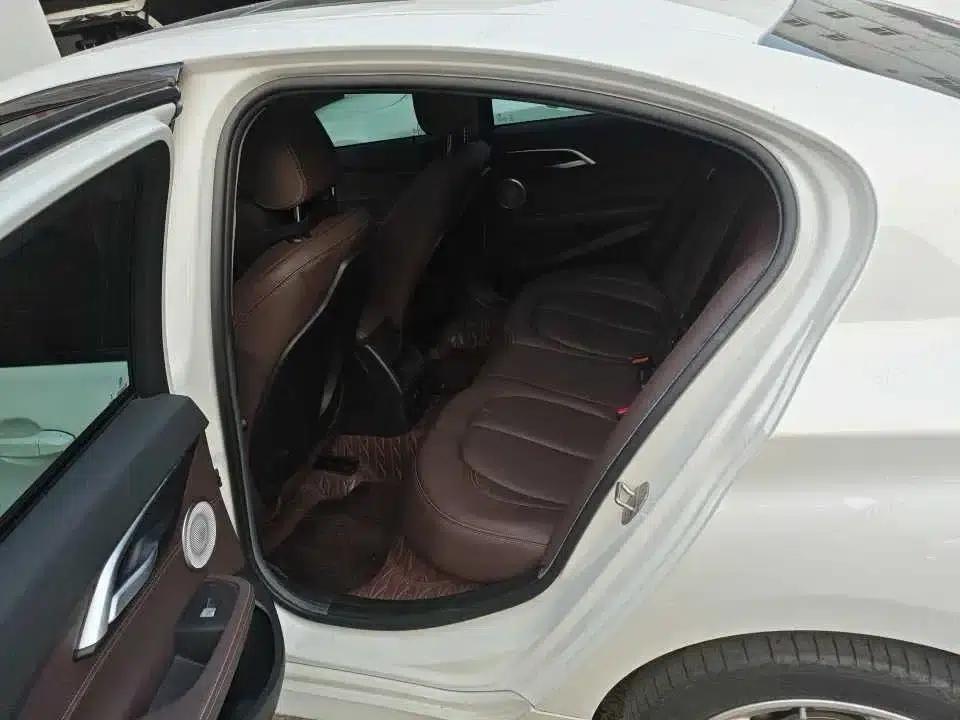 BMW 1 Series 2023 120i M Sport Shadow Edition — миниатюра 5