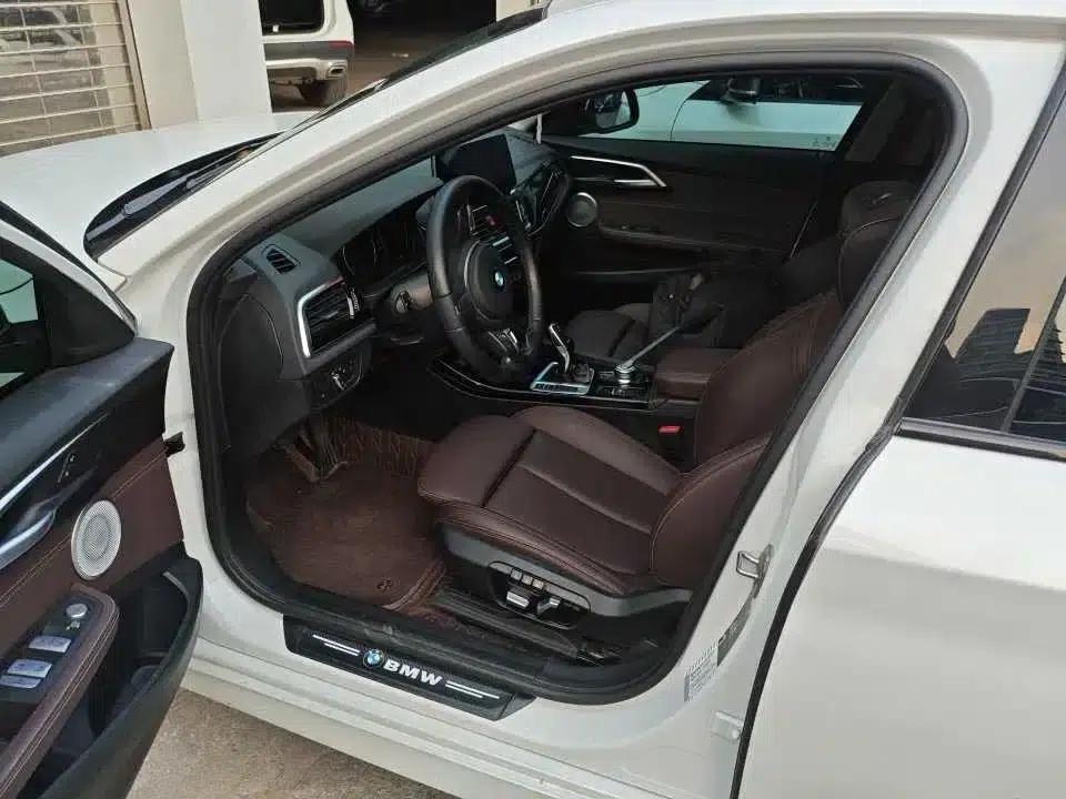 BMW 1 Series 2023 120i M Sport Shadow Edition — миниатюра 6