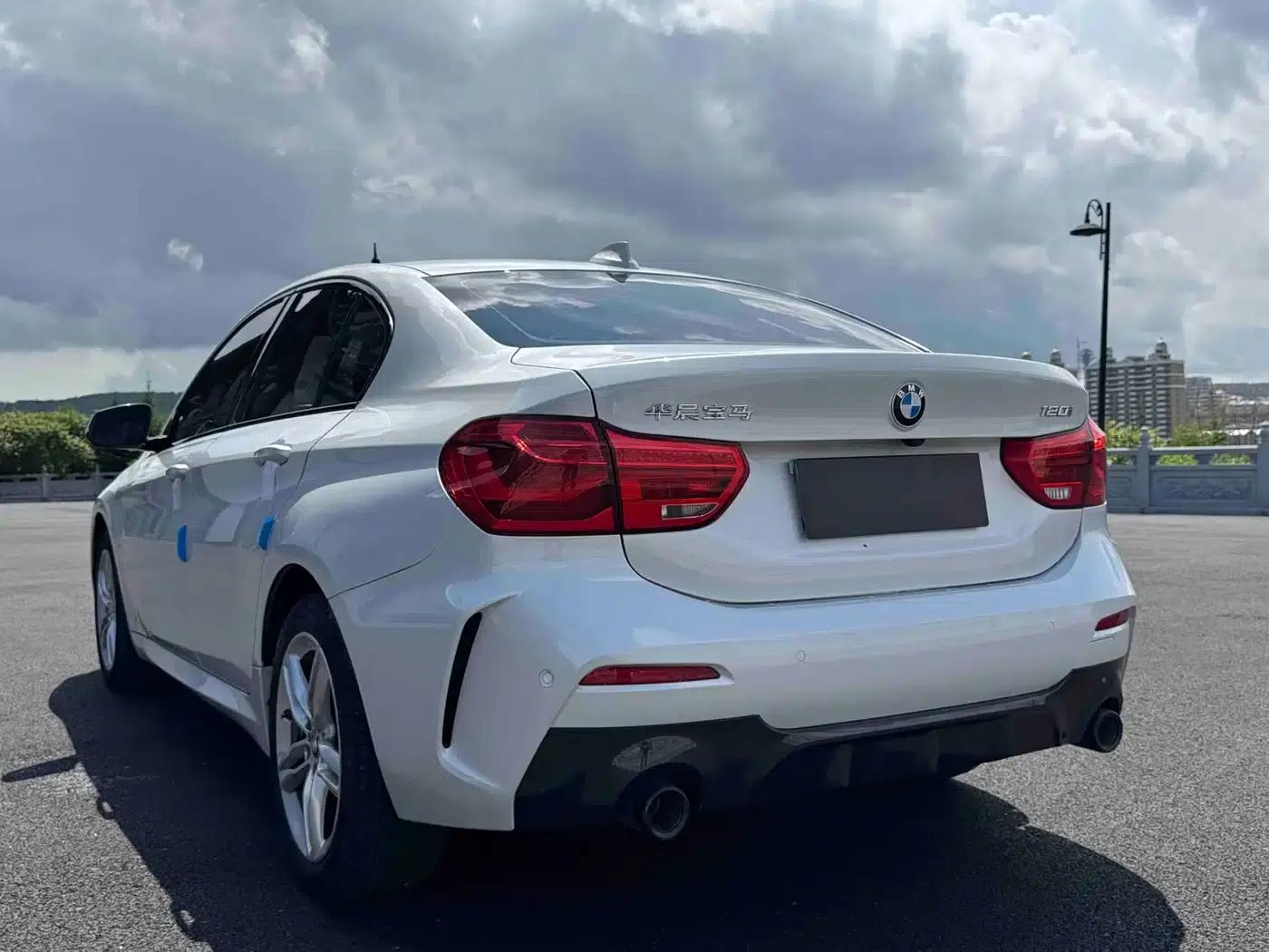 2021 BMW 1 Series 120i M Sport Shadow Edition — миниатюра 4
