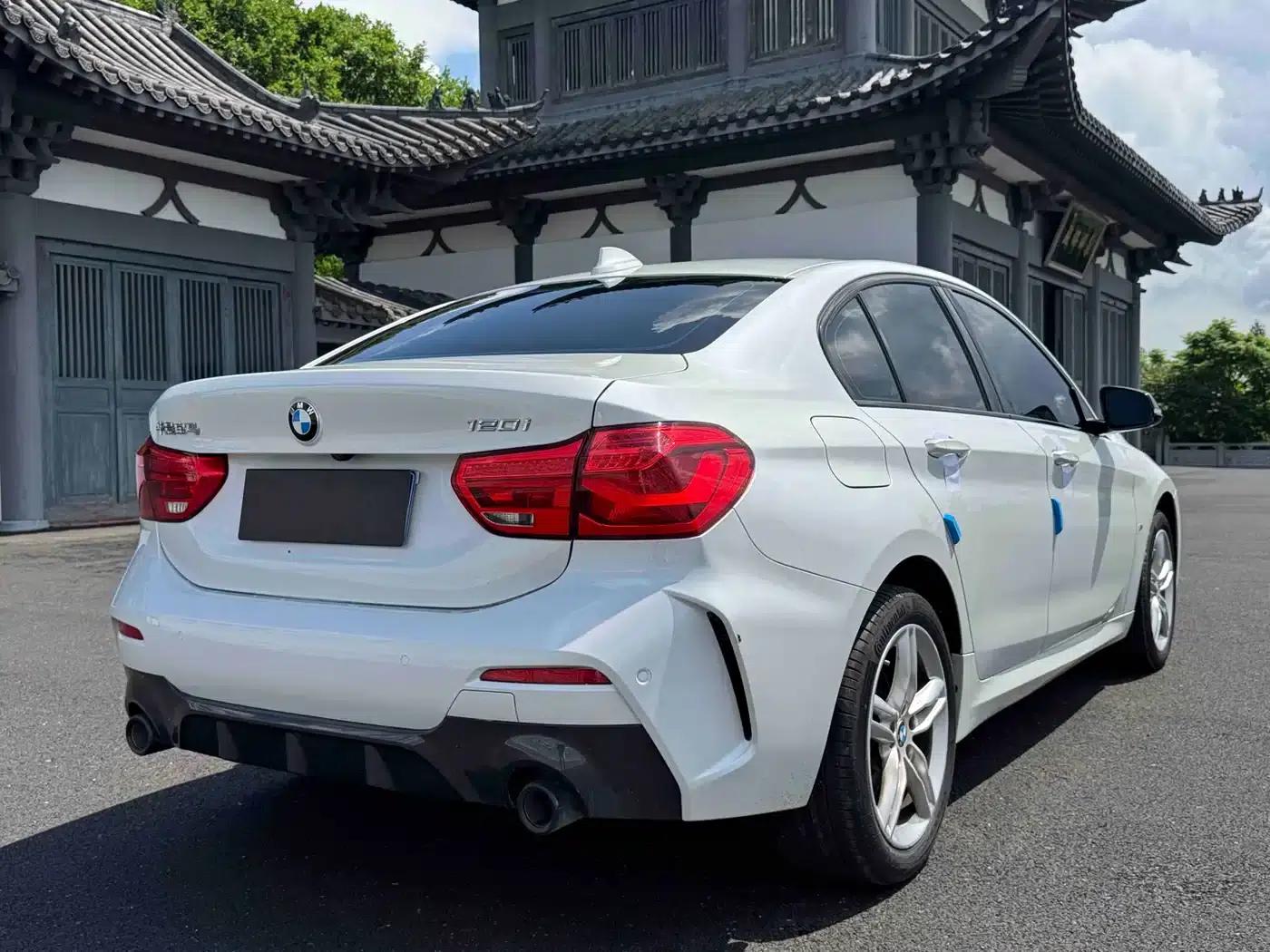 2021 BMW 1 Series 120i M Sport Shadow Edition — миниатюра 6