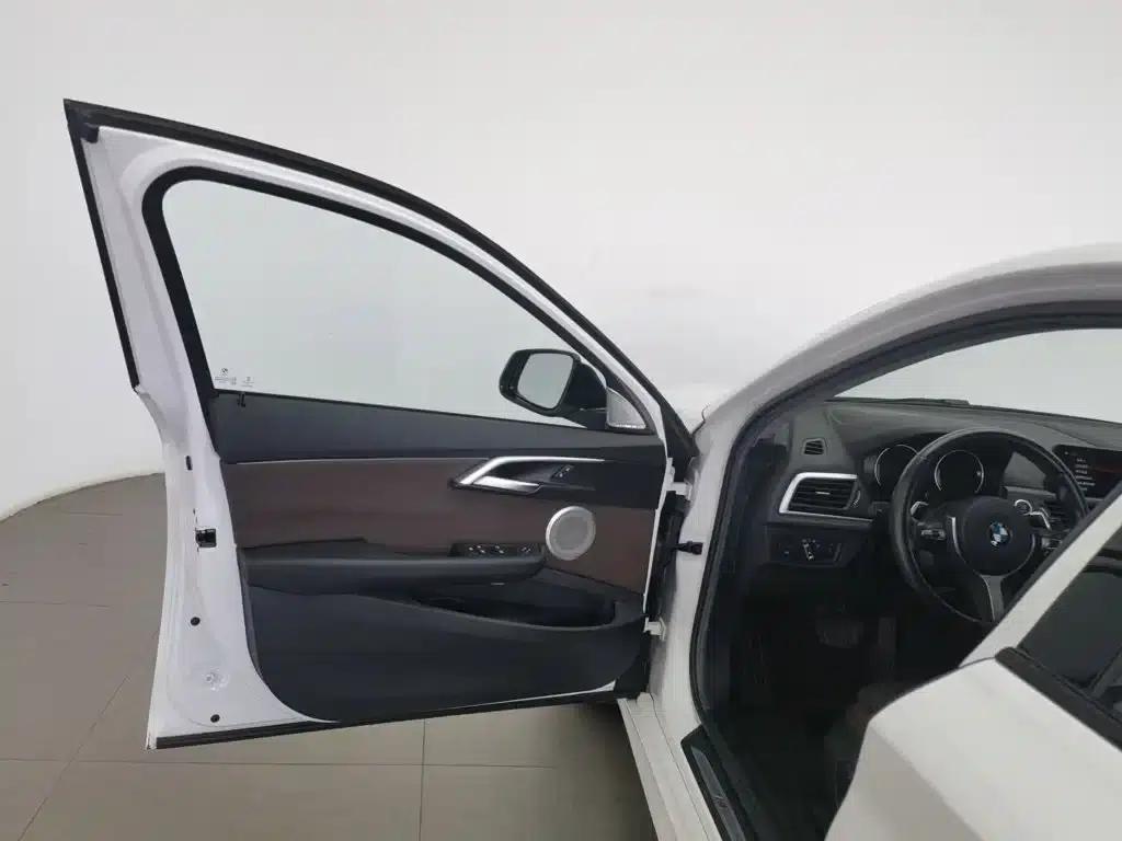 2020 BMW 1 Series 125i Leading M Sport Package — миниатюра 8