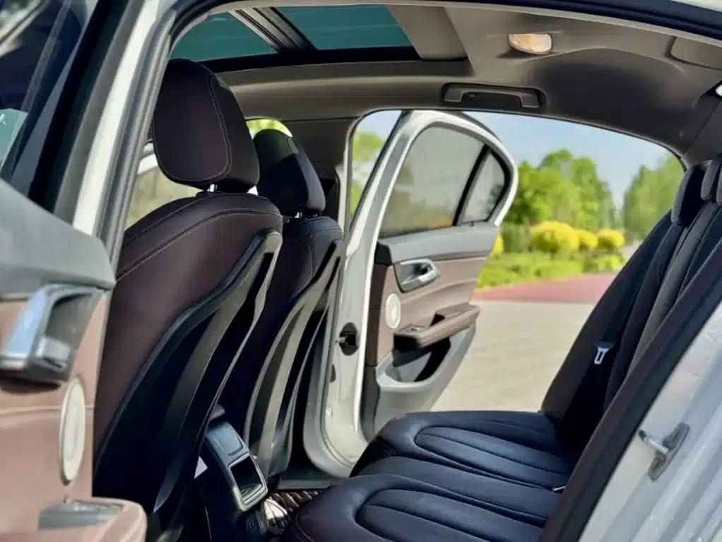 BMW 1 Series 2023 120i M Sport Shadow Edition — миниатюра 7