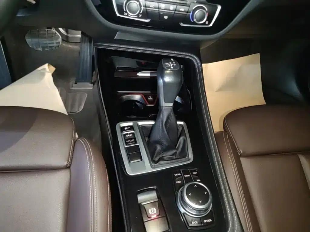 2019 BMW 1 Series 118i M Sport Package — миниатюра 14