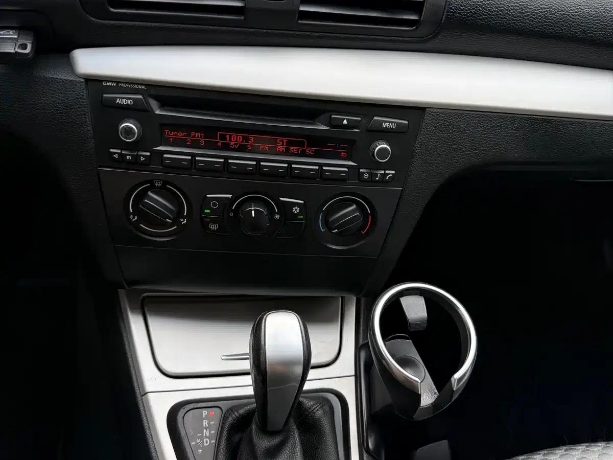 BMW 1 Series (Imported) 2010 120i Sport Limited Edition — миниатюра 17