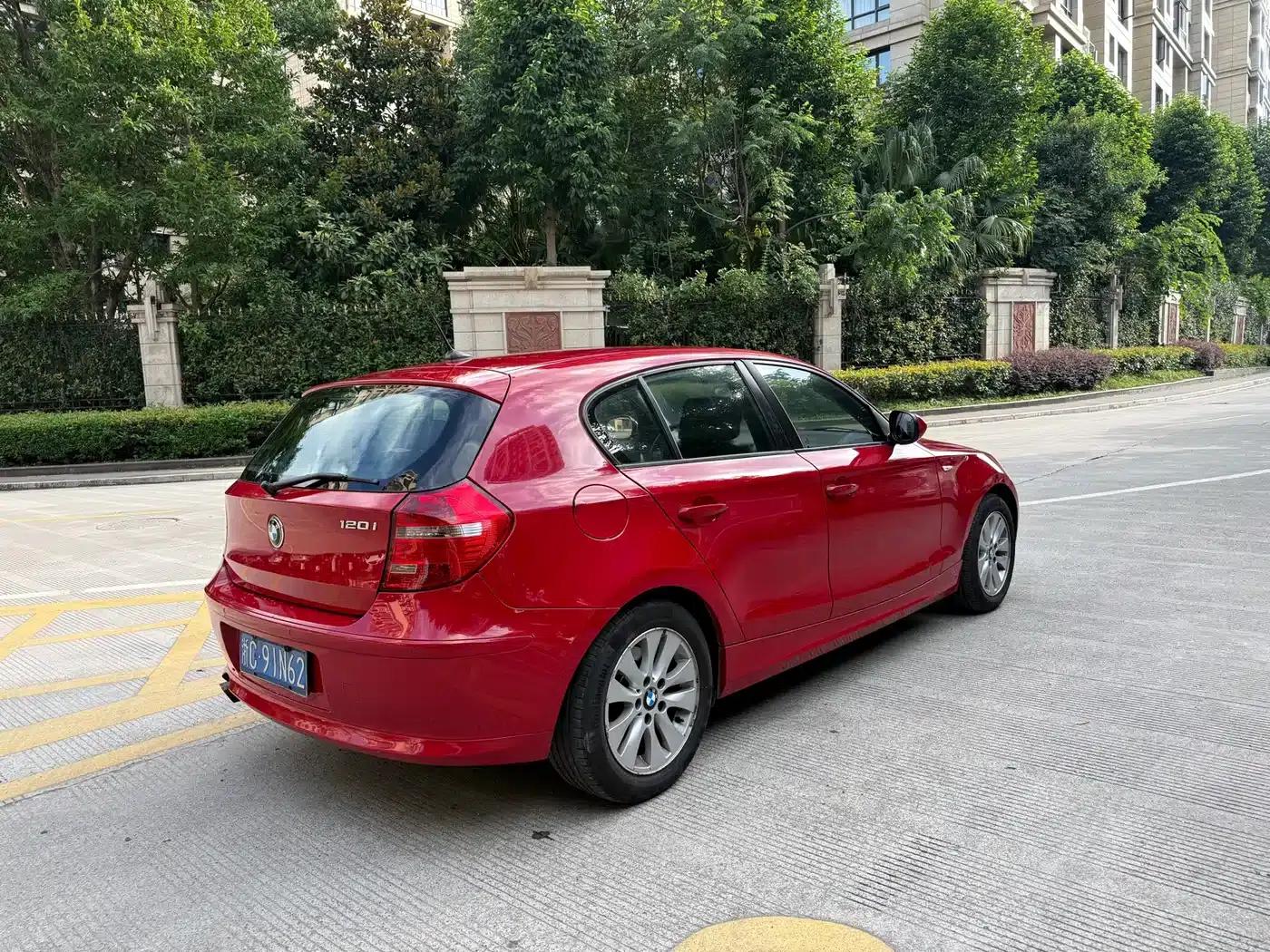 BMW 1 Series (Imported) 2010 120i Sport Limited Edition — миниатюра 4