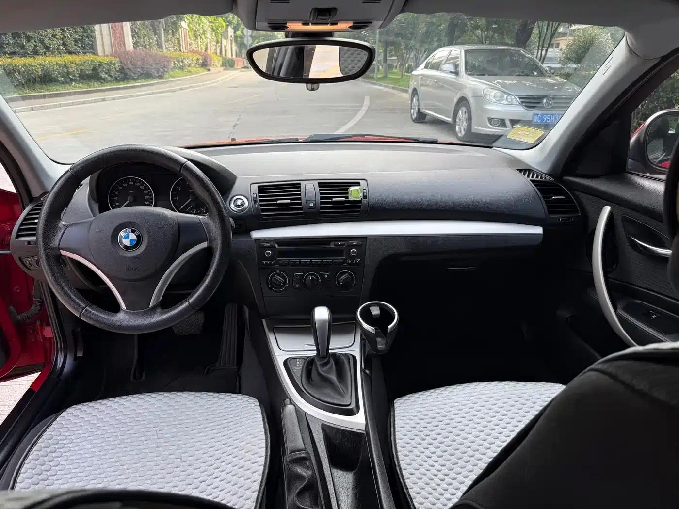 BMW 1 Series (Imported) 2010 120i Sport Limited Edition — миниатюра 10